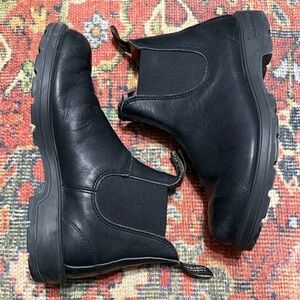 Black BLUNDSTONE Chelsea Boots - M8/W10